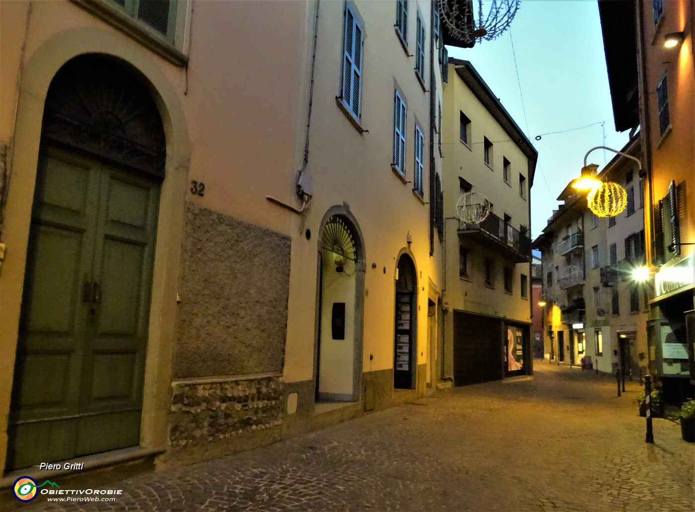 98 Risalgo in via Cavour nel centro storico di Zogno.JPG